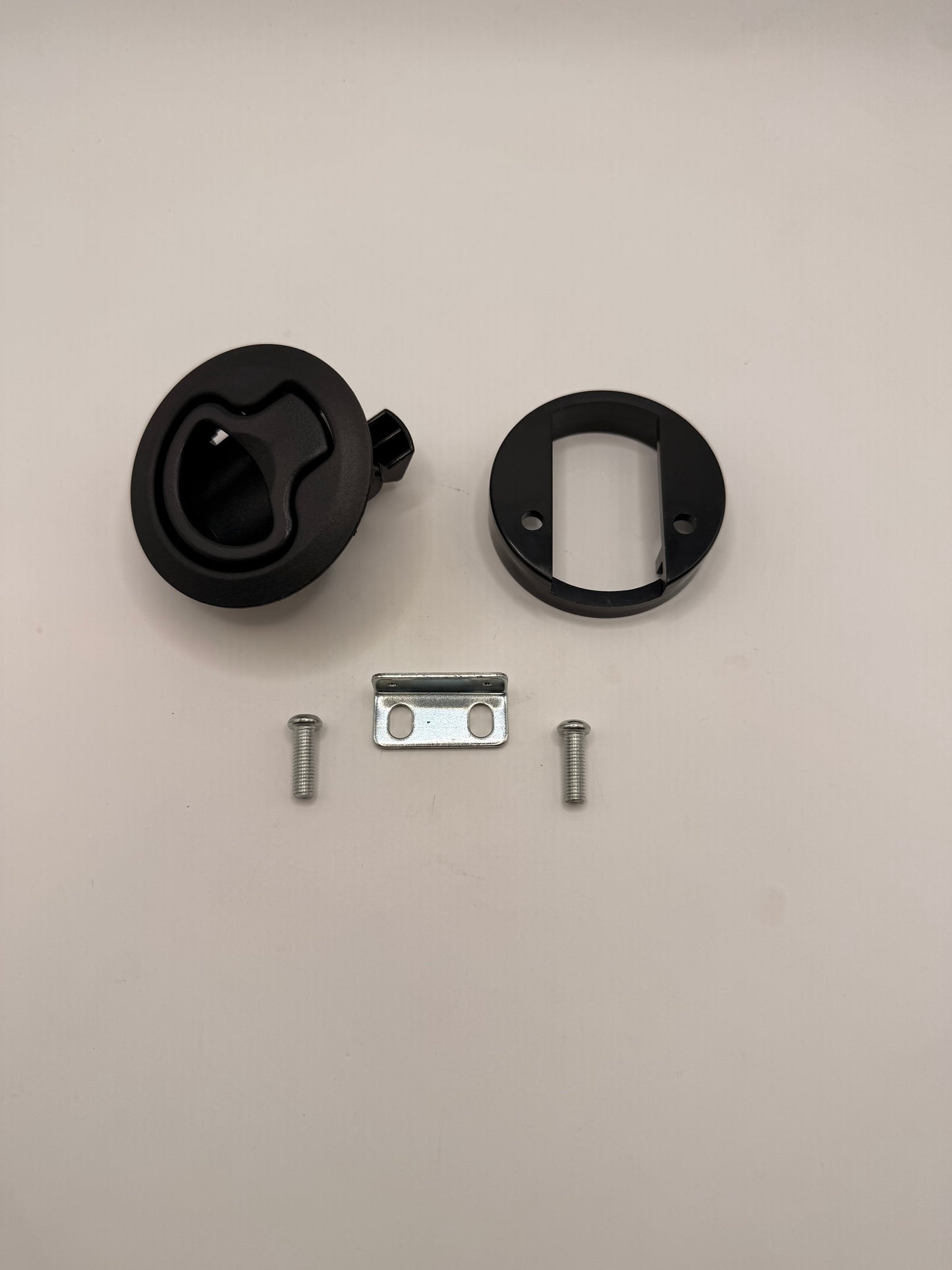 Mahindra Hood Latch L1009800138